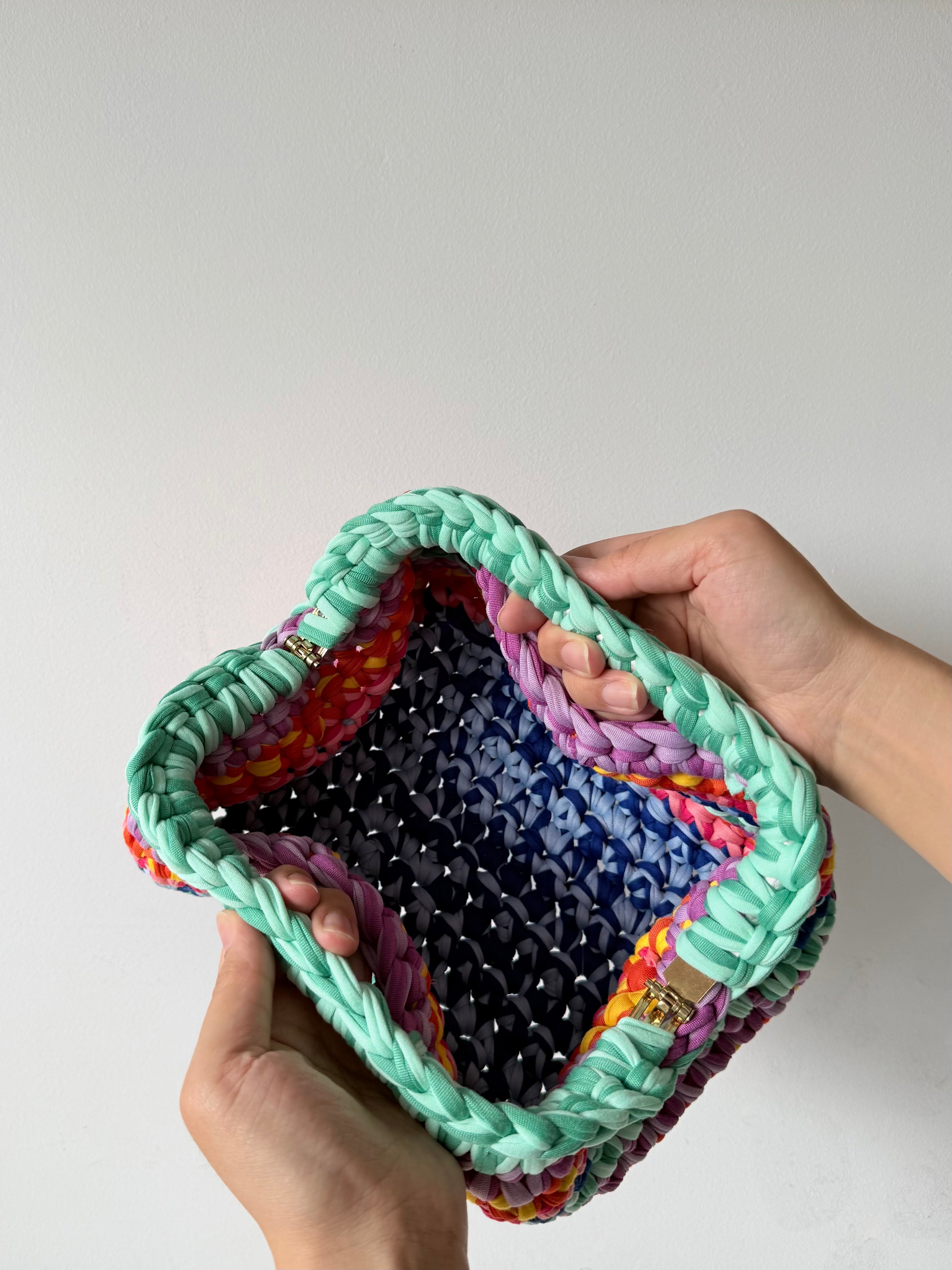 Poppy Clutch Bag in Arm Candy - Medium